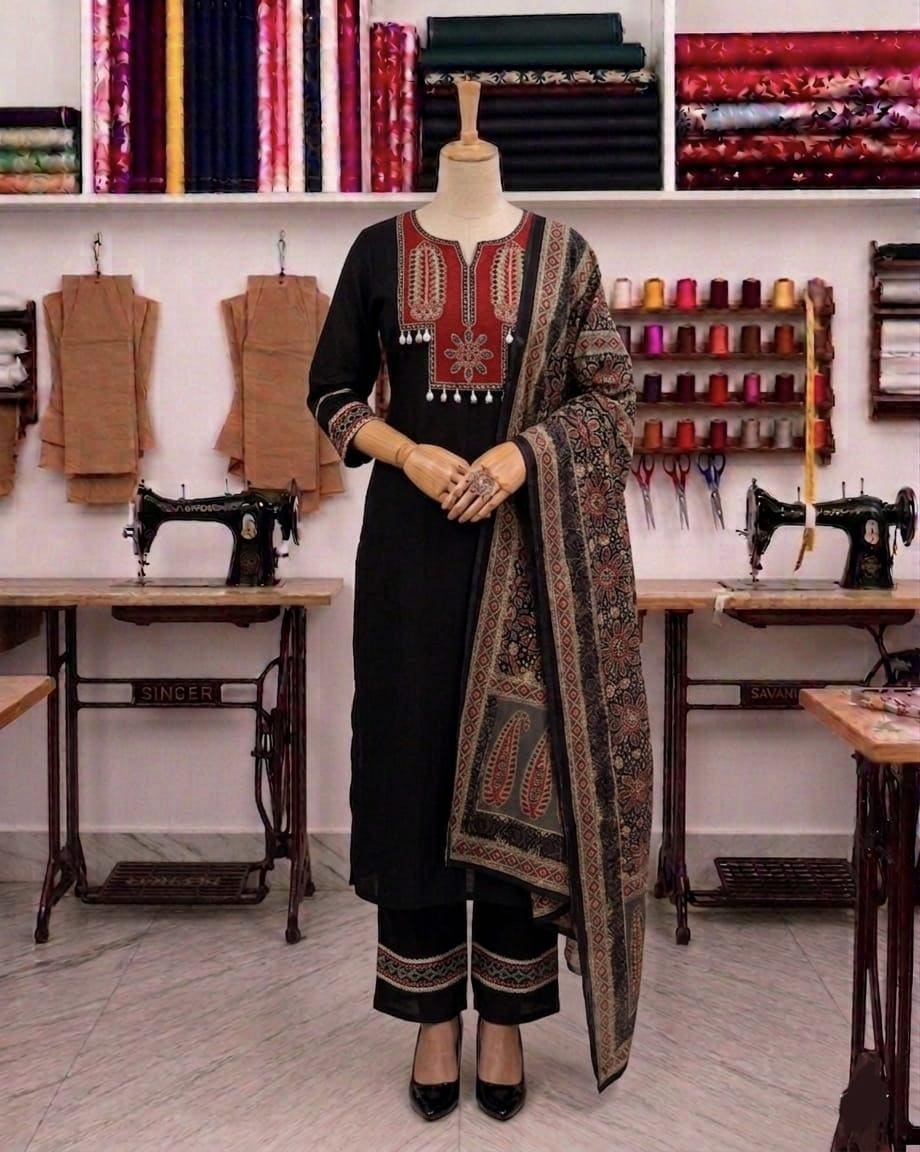 ajrak dupatta with black dress Pakistani black suit with ajrakh dupatta