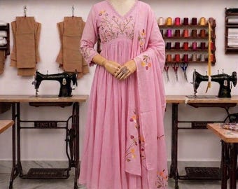 Rosa Rayon Anarkali Kleid Kurta Set mit Hose und Dupatta | Floral Stickerei Festival Kleidung