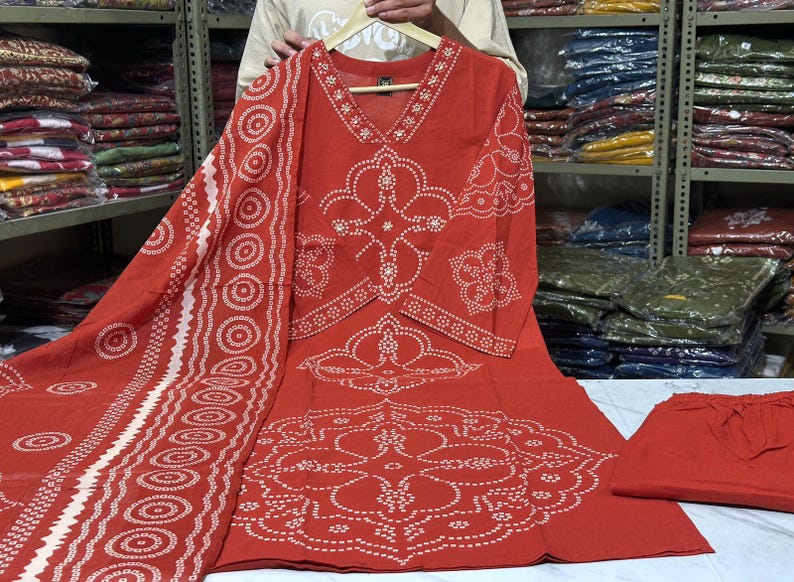 Elegant Indian Bandhej Hand Printed Cotton Kurta Pant Duppta Set, Embroidered Ethnic Wear, Boho Casual Outfit immagine 4
