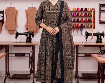 Hals Handarbeit Baumwolle Anarkali Kleid Set, Lange Kurta Hose Dupatta, Hochzeit Festliche Kleidung