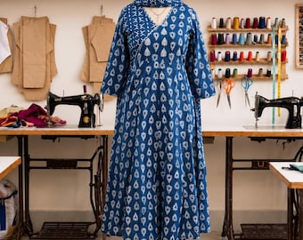 Indigo Blue Hand Block Gedruckt Anarkali Baumwolle Kurta Hose Set mit Dupatta, Jaipuri Designer Anzug