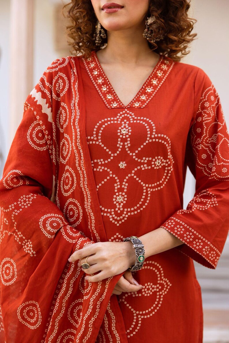 Elegant Indian Bandhej Hand Printed Cotton Kurta Pant Duppta Set, Embroidered Ethnic Wear, Boho Casual Outfit immagine 2