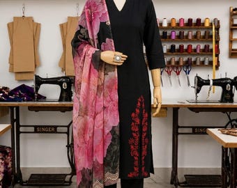 Schwarze Baumwolle Kurta Hose Set mit Floral Organza Dupatta, Boho Ethnic Wear