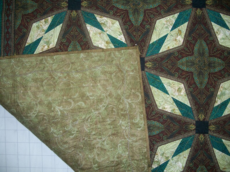 Ginny Beyer Manor House Quilt image 3
