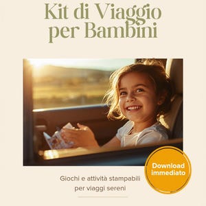 May include: Image of a smiling child in a car, with text that reads "Kit di Viaggio per Bambini" and "Download immediato". The image also includes the text "Giochi e attività stampabili per viaggi sereni" and "FamilyOnTheRoadShop".