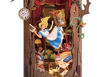 Ukończony kącik książkowy „Alicja w Krainie Czarów”