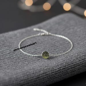 Rå Moldavitarmband, 925 sterlingsilver, minimalistiskt födelsestensarmband, läckert Moldavit, födelsedagspresent till henne, runt armband