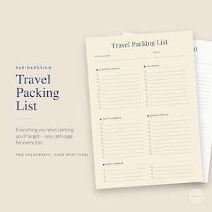 Könnte beinhalten: Eine cremefarbene Reise-Packliste mit dunkelblauem Text. Das Dokument enthält Abschnitte für Reiseziel, Datum, Kleidung und Schuhe, Toilettenartikel, Technik und Gadgets, Verschiedenes sowie Handgepäck, jeweils mit Kästchen und Linien.