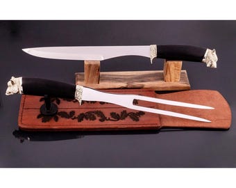 Zestaw noży i widelców do grilla Artisan: rękojeści z wilka i dzika Melchior, skórzana pochwa, prezent