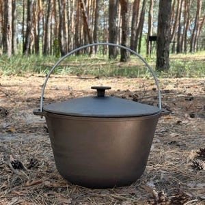10.5 Quart Cast Iron Camping Dutch Oven, Heavy Duty Campfire Pot with Lid