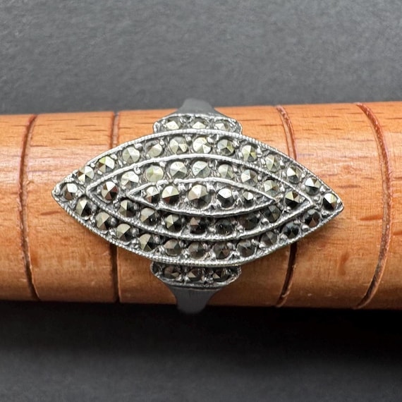 Classic Marcasite Vintage Silver Ring with clear stones