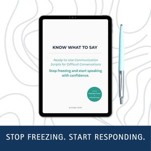 Könnte beinhalten: Ein digitales Tablet mit dem Titel KNOW WHAT TO SAY, Ready-to-Use Communication Scripts for Difficult Conversations, Stop freezing and start speaking with confidence, von Evelyn Smith, mit einem türkisfarbenen Kreisabzeichen und einem hellblauen Stift.