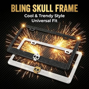 Puede incluir: Dos marcos rectangulares para matrícula con superficie incrustada de pedrería. Un marco es negro con un detalle de calavera plateada y el otro es plateado con una calavera dorada. Texto: BLING SKULL FRAME, Cool & Trendy Style, Universal Fit.