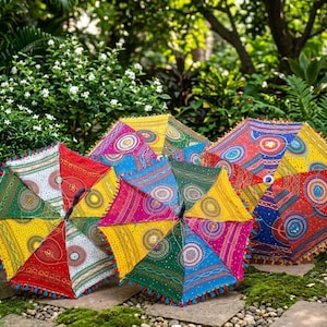 Handgjort parasoll i Rajasthani-mönster | Färgglada indiska bohemiska bröllopsdekorationer