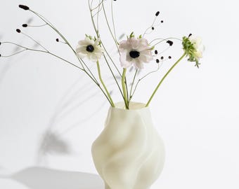 Sculpturale golvende vaas voor verse bloemen Handgemaakt in Kopenhagen Deens design Scandinavisch interieur modern Scandinavisch eco housewarmingcadeau