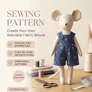 Op de afbeelding: Een naaipatroon voor een stoffen muispop, met de tekst SEWING PATTERN, Create Your Own Adorable Fabric Mouse, DIGITAL PDF DOWNLOAD, STEP-BY-STEP INSTRUCTIONS, PRINTABLE PATTERN, Instant Download en PATTERN ONLY.