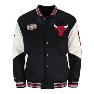 Jaqueta Varsity preta e branca de tecido grosso, estilo retrô com patch do Chicago Bulls, jaqueta de lã estilo streetwear dos anos 90, presente unissex.
