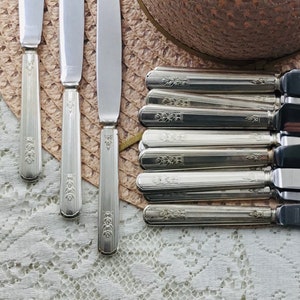 16 Knives Rosalie Pattern Wm. A. Rogers A1plus Oneida Silverplate NOT PERFECT a few have pitting