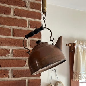 18 cm koppar tekanna märkt "Made in England" på botten - Vintage vattenkokare med svart trähandtag och knopp i lantlig bondgårdsdekor