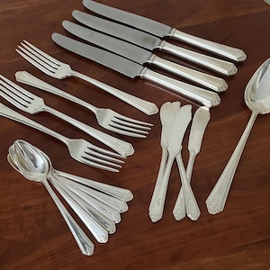 19 pc Nancy Dean 1835 R Wallace Pat. 1926, 4 Hollow Knives, 4 Forks, 6 Five O&#39;Clock Teaspoons, 4 Butter Knives, 1 Serving Spoon engraved w S