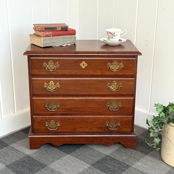 short small dresser Hommpa White Dresser for Bedroom, 3 Drawers dresser for closet, Small Chests of Drawers for Adult, 30" Tall Nightstand Wood Storage Cabinet for Living