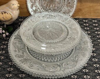 6 piatti ~ Servizio da 3 pezzi per 2 persone ~ Princess Feather Clear di WESTMORELAND in vetro pressato (piatti da cena 26,3 cm - piatti da pranzo 20,3 cm - piatti da insalata 18,4 cm)