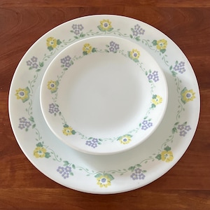 Corelle &quot;Forget Me Not&quot; (4) Dinner Plates 10 1/4&quot; & (4) Bread and Butter Plates 6 3/4&quot;