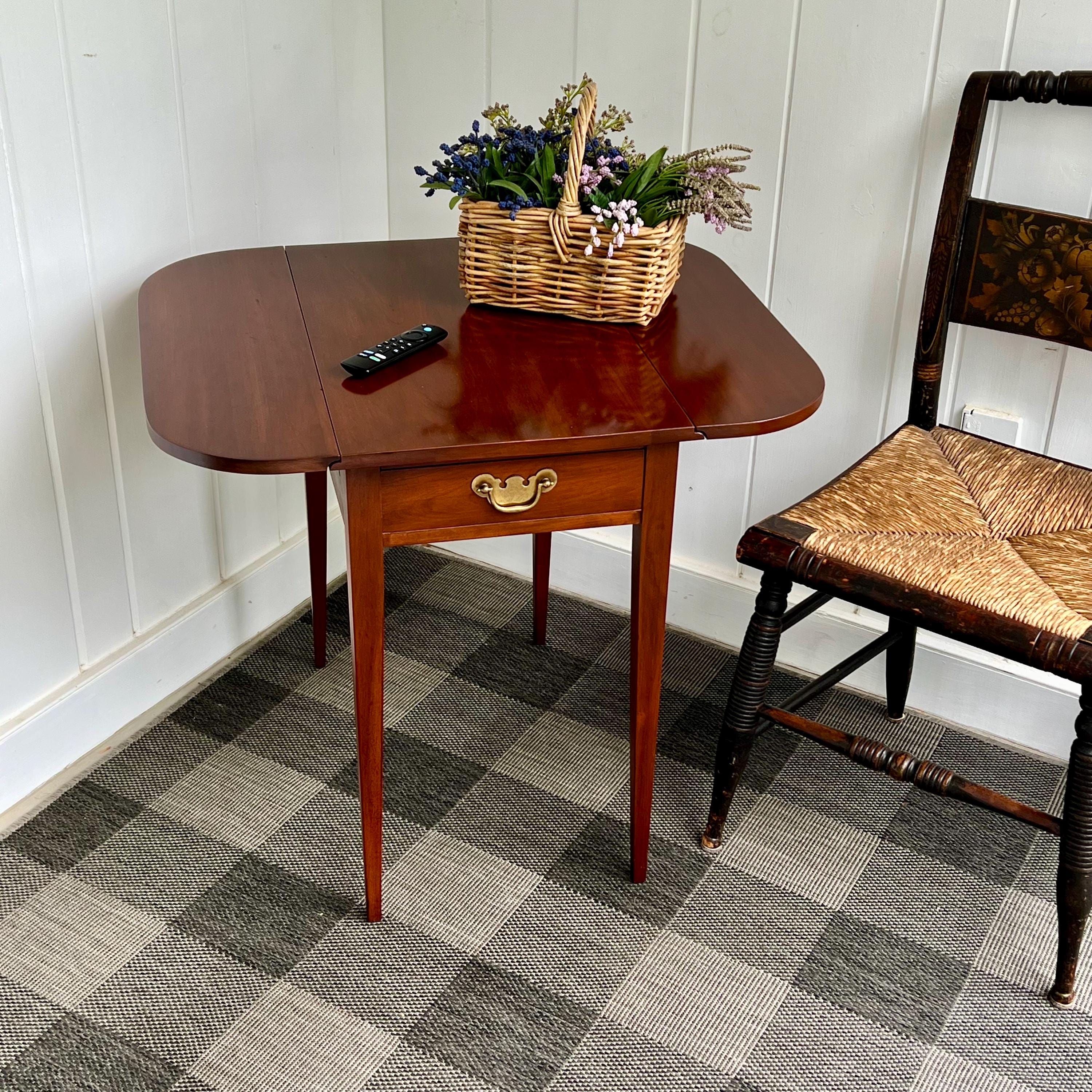 Henkel-harris Co. Drop Leaf Side Table End Table 23 X 28 Open - 23