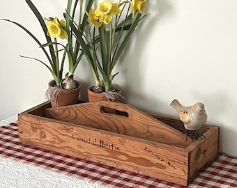 Country STYLE インテリア洋書　ヴィンテージ　ハードカバー240頁 Coastal Herbs Tray, Tool Box Caddie Tote W Handle Harborside