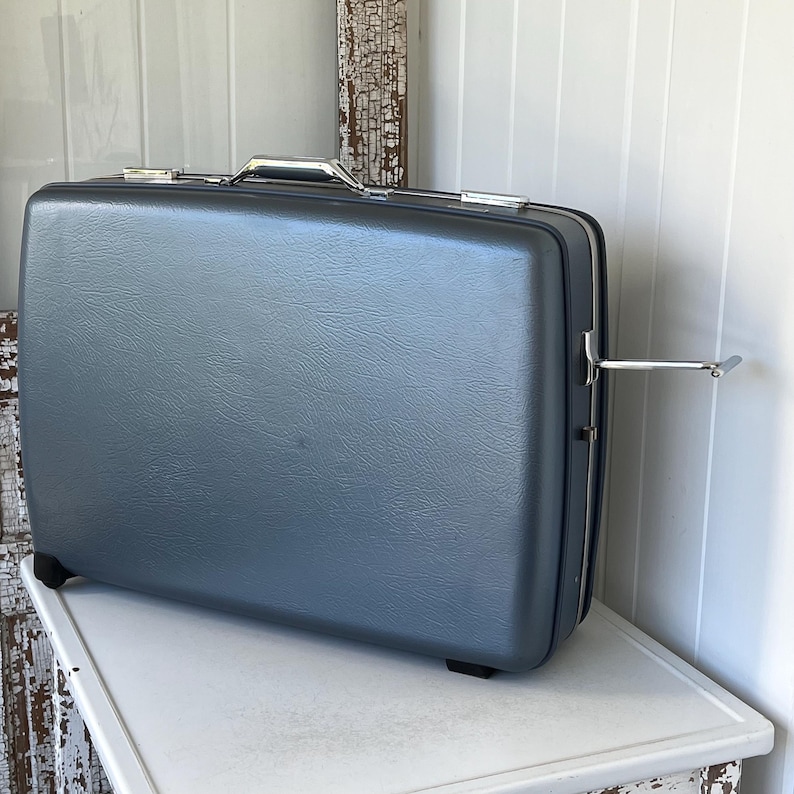 American Tourister Suitcase With Wheels 27 1/2 X 20 8 3/4 Blue/gray