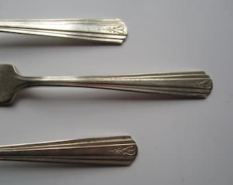 International Avon 1940 Set med 3 middagsgafflar 7" ~ Försilvrade gafflar ~ Vintage försilvrad