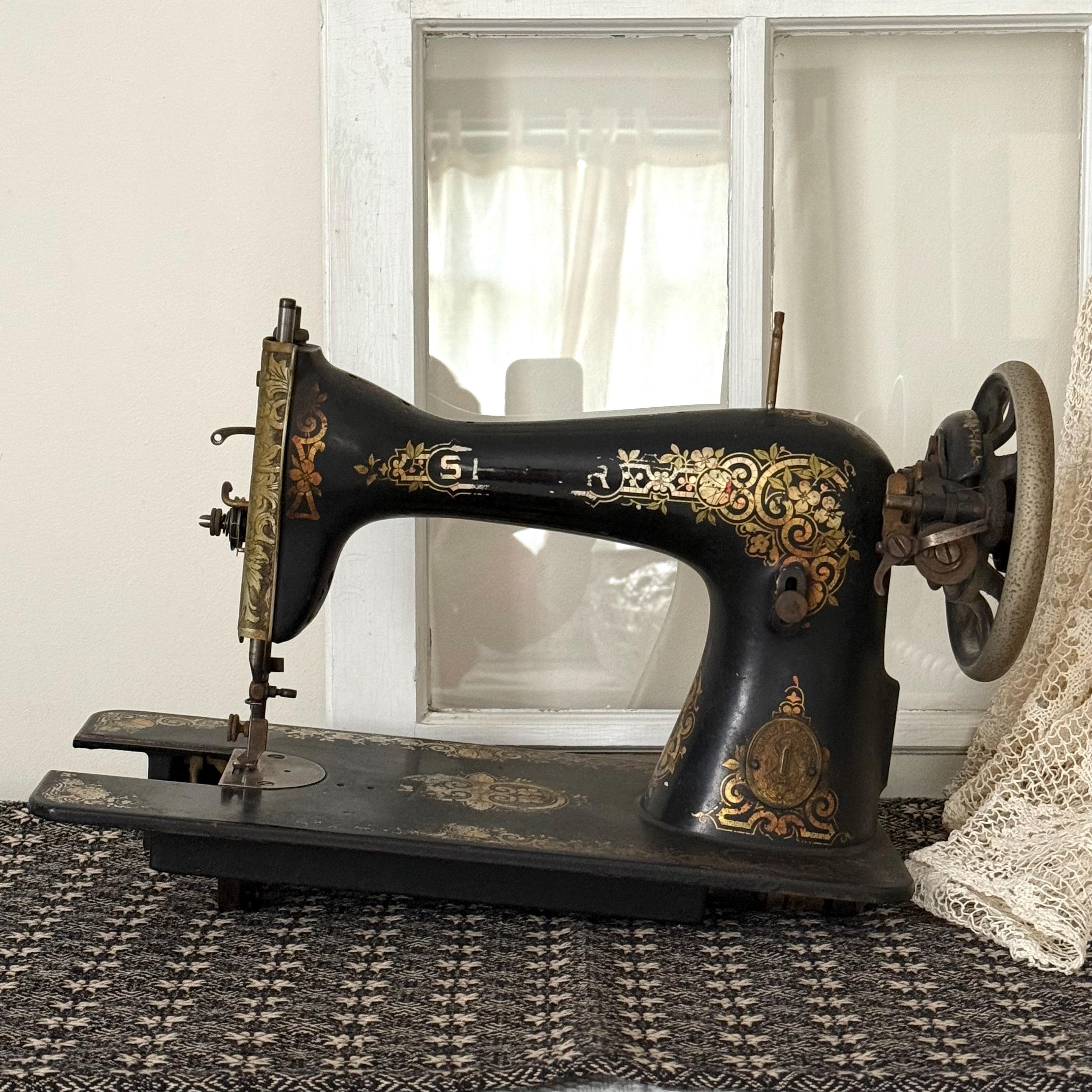 Antique Sewing Machine Model No. 15 - Dated Aug 31, 1915