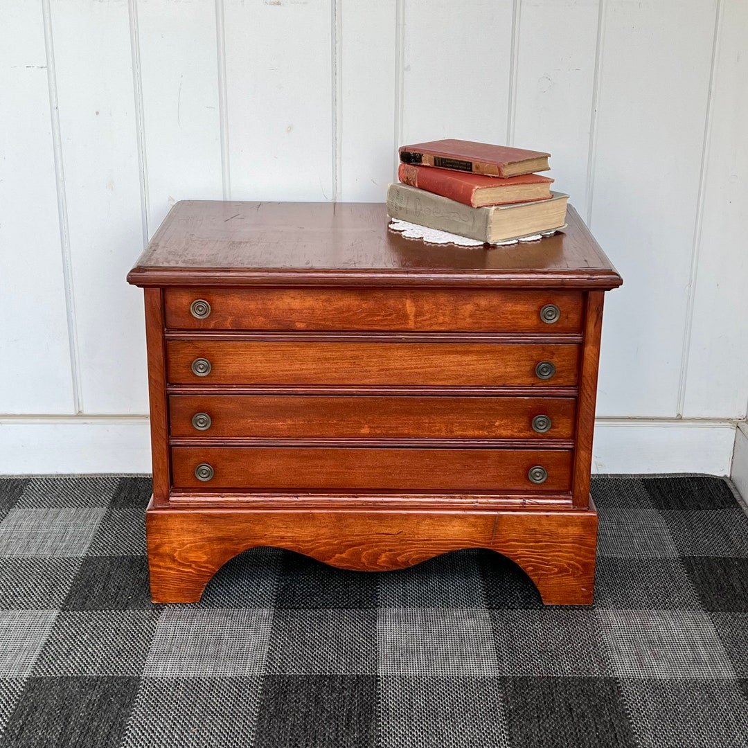 Chairside Chest 24 1/2 X 16 1/2 Vintage 4 Drawer Small Nightstand