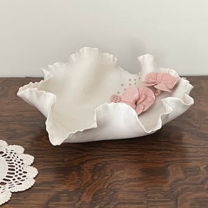 Dabbert Studio Art Pottery Bowl Ruffled White Shell With Pink Poppies Signed 14&quot; Candy Dish