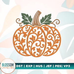 Peut inclure: Un motif de broderie représentant une citrouille orange avec des motifs de volutes en filigrane. La citrouille a une tige brune et deux feuilles vert foncé avec des vrilles. Le texte Blossom CanvasCrafts DST | EXP | HUS | JEF | PES | VP3 est visible.