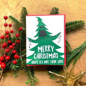 Joyeux Noël, j’espère que ce n’est pas ton dernier. Carte menaçante de presse-lettres d’arbre de Noël