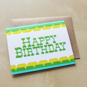 Carte occidentale de joyeux anniversaire, presse-lettres