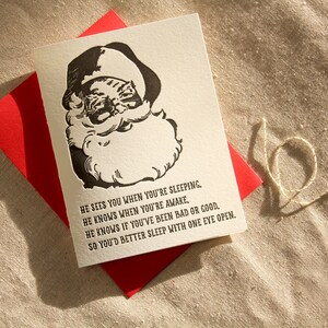 Santa's kijken, beter slapen met een oog open letterpress kerstkaart, enkele kaart