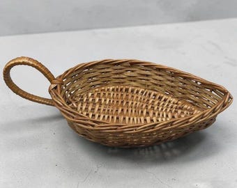 Vintage 1970s Made In Yugoslavia Basket Wicker Rattan Woven Leaf Shape Loop Handle