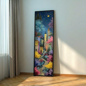 Pode incluir: Uma pintura a óleo vertical emoldurada que retrata uma cena urbana vibrante à noite. A obra apresenta edifícios coloridos, um caminho de pedra sinuoso e árvores exuberantes em tons de rosa, amarelo e azul sob um céu estrelado escuro.