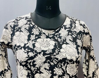 Vestidos de algodón estampados a mano para mujer, color negro con estampado floral, corte entallado y falda acampanada, mangas tres cuartos y bolsillos.
