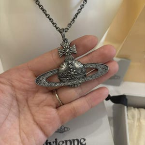 Vintage zwarte VW-ketting – geïnspireerd op Nana Anime (doos inbegrepen)