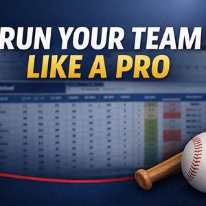 Könnte beinhalten: Das Bild zeigt einen Baseball und einen Schläger mit dem Text "RUN YOUR TEAM LIKE A PRO" in Weiß und Gold. Im Hintergrund befindet sich eine Tabelle. Der Baseball ist weiß mit roten Nähten, und der Schläger ist braun.