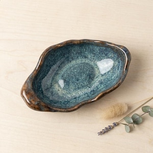 Juego de platos de cerámica hechos a mano, cuenco rústico de gres con forma orgánica, plato para tapas, decoración de cocina, regalo para inauguración de casa o Día de la Madre.
