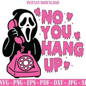 Puede incluir: Una ilustración gráfica que muestra una figura negra con capucha y máscara blanca sosteniendo un teléfono de disco rosa. El texto NO YOU HANG UP está escrito en una fuente rosa que gotea, junto con varios corazones rosas pequeños.