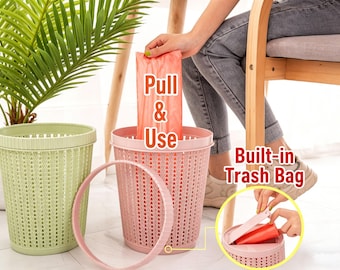 Papelera de rejilla con sistema de recarga automática, dispensador de bolsas incorporado, papelera en tonos pastel.