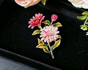 Pink Gradient Daisy Enamel Brooch, Gold-Tone Wildflower Lapel Pin, Botanical Spring Jewelry