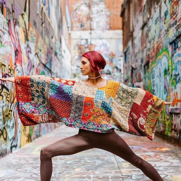 Poncho Kantha Reversível: Tecido de Sari Reciclado, Blusa Boho Yoga