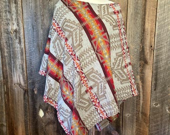 Leichter weicher Wollponcho, Boho Style Poncho
