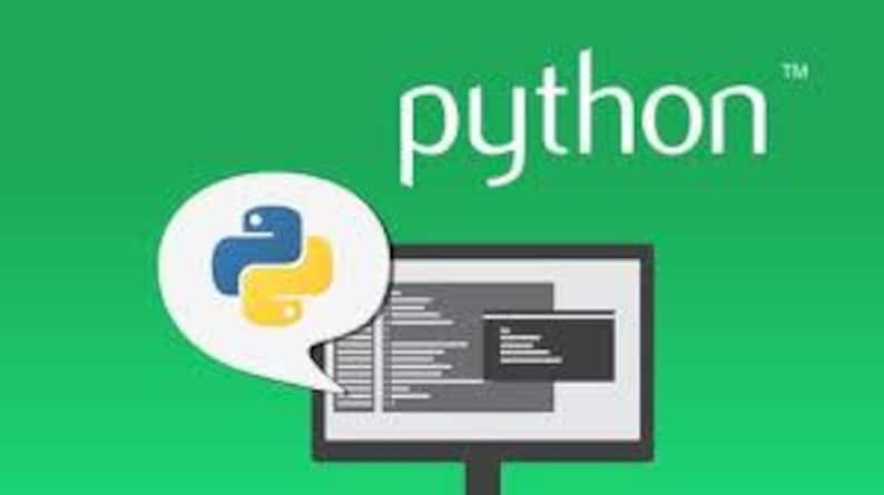 Op de afbeelding: Een computermonitor met code, met een tekstballon met het Python-logo in blauw en geel. Het woord "PYTHON" staat in witte tekst op een groene achtergrond.
